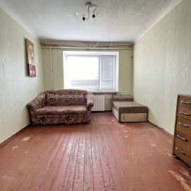 Продам квартиру, Защитников Неба ул. , 1  ком., 12 м², советский ремонт