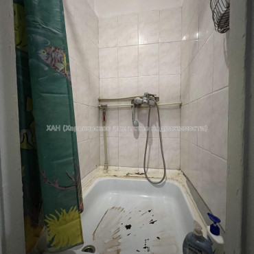 Продам квартиру, Защитников Неба ул. , 1 кім., 12 м², советский ремонт 