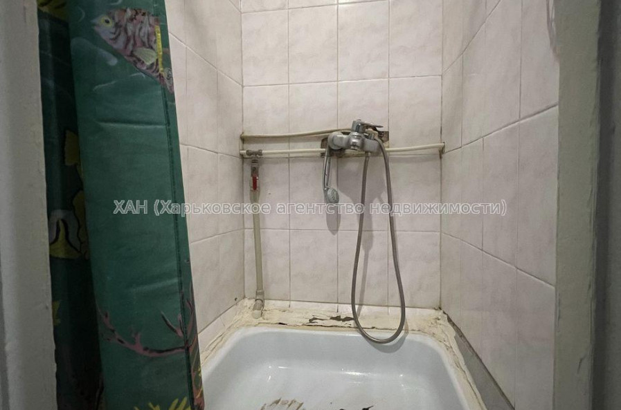 Продам квартиру, Защитников Неба ул. , 1 кім., 12 м², советский ремонт 