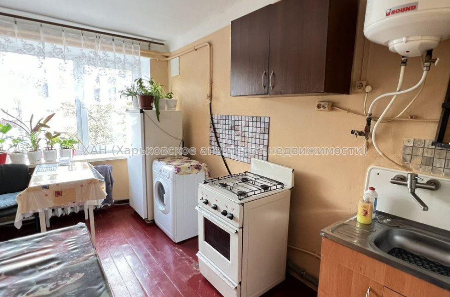 Продам квартиру, Защитников Неба ул. , 1 кім., 12 м², советский ремонт 