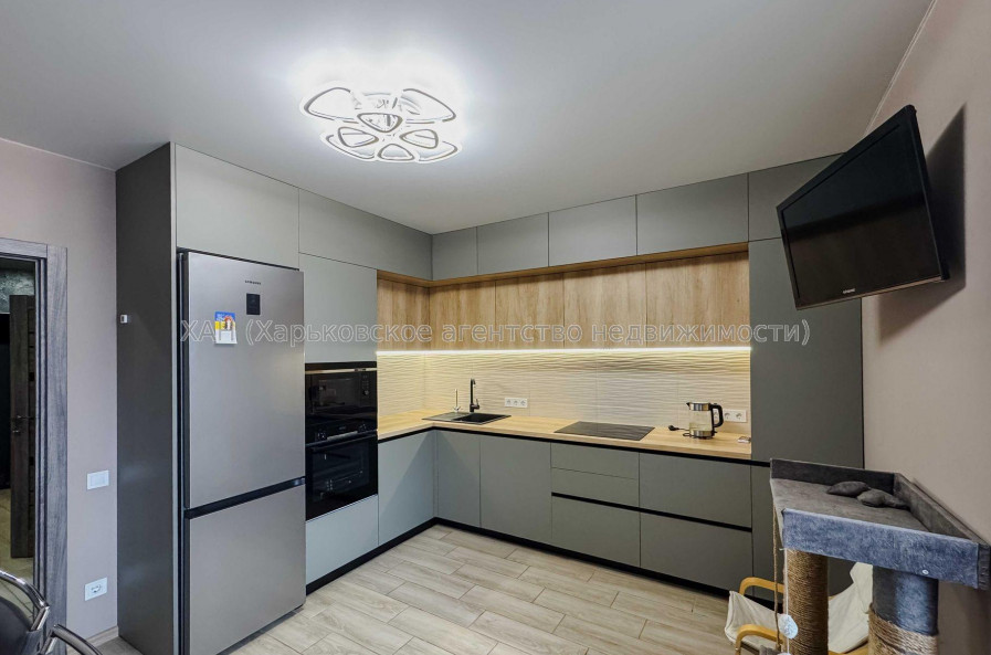 Продам квартиру, Мира ул. , 3 кім., 74 м², евроремонт 