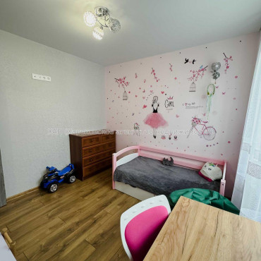 Продам квартиру, Мира ул. , 3 кім., 74 м², евроремонт 