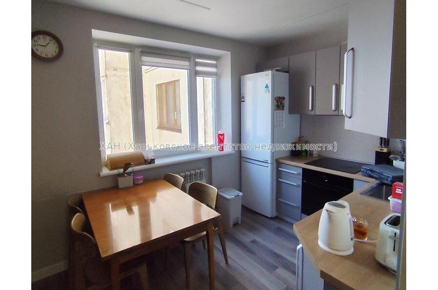 Продам квартиру, Каденюка ул. , 3  ком., 66.60 м², без отделочных работ 