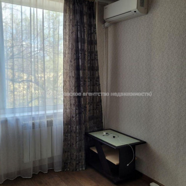 Продам квартиру, Молочная ул. , 1  ком., 27 м², советский ремонт 
