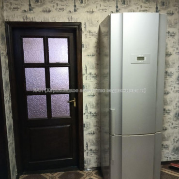 Продам квартиру, Гвардейцев Широнинцев ул. , 3 кім., 64 м², советский ремонт 