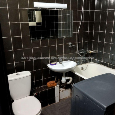 Продам квартиру, Гвардейцев Широнинцев ул. , 3 кім., 64 м², советский ремонт 