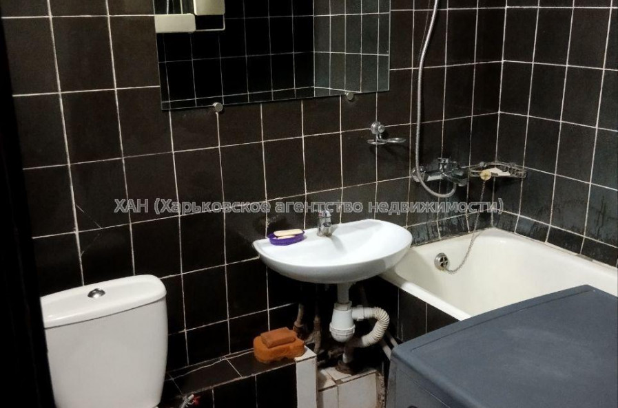 Продам квартиру, Гвардейцев Широнинцев ул. , 3 кім., 64 м², советский ремонт 
