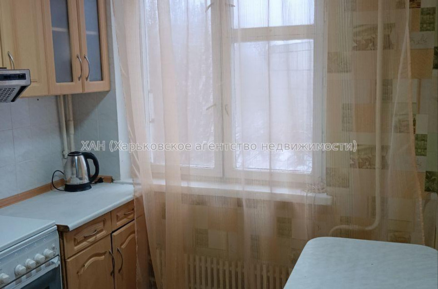 Продам квартиру, Гвардейцев Широнинцев ул. , 3 кім., 64 м², советский ремонт 