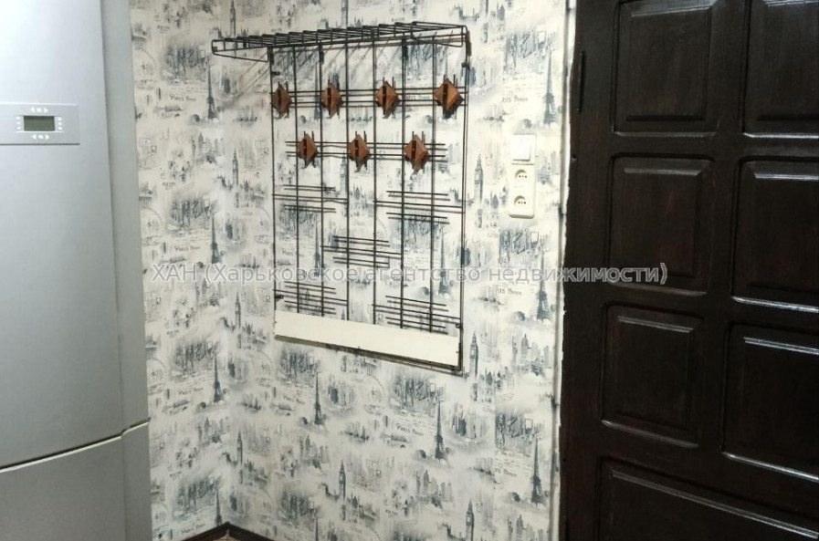 Продам квартиру, Гвардейцев Широнинцев ул. , 3 кім., 64 м², советский ремонт 
