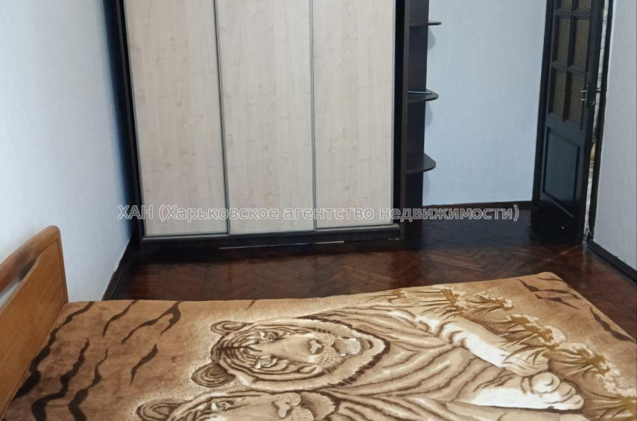 Продам квартиру, Гвардейцев Широнинцев ул. , 3 кім., 64 м², советский ремонт 