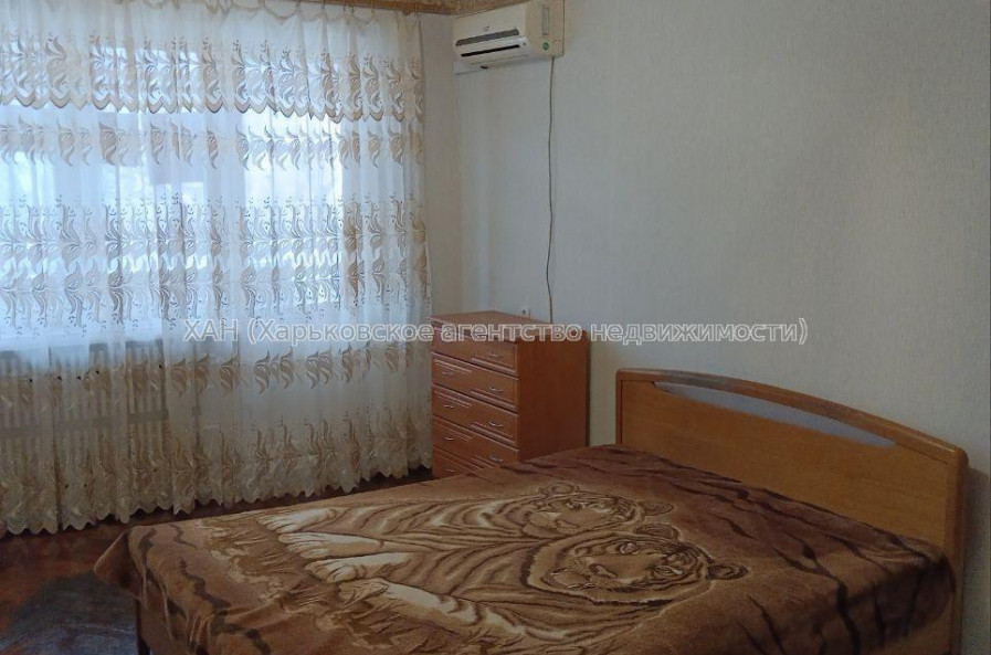 Продам квартиру, Гвардейцев Широнинцев ул. , 3 кім., 64 м², советский ремонт 