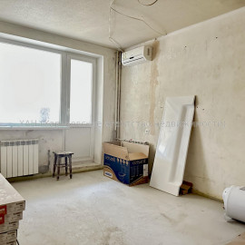 Продам квартиру, Ахсарова Энвера ул. , 17 , 2 кім., 52 м², частичный ремонт