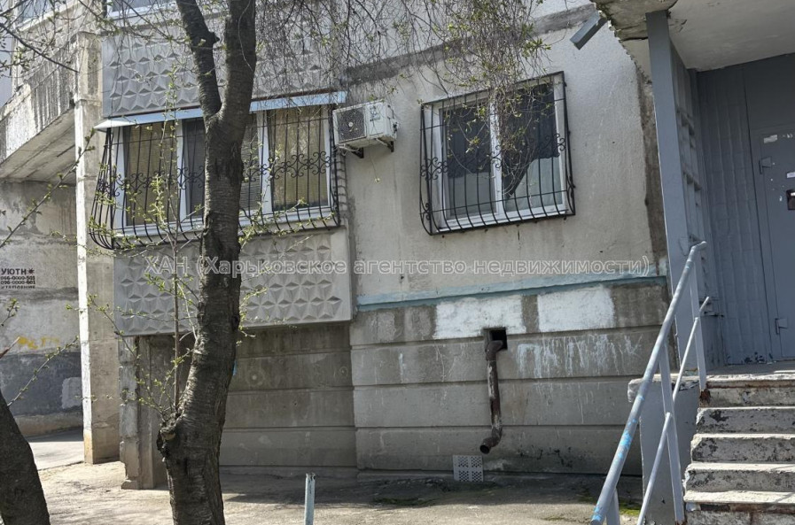 Продам квартиру, Ахсарова Энвера ул. , 17 , 2 кім., 52 м², частичный ремонт 