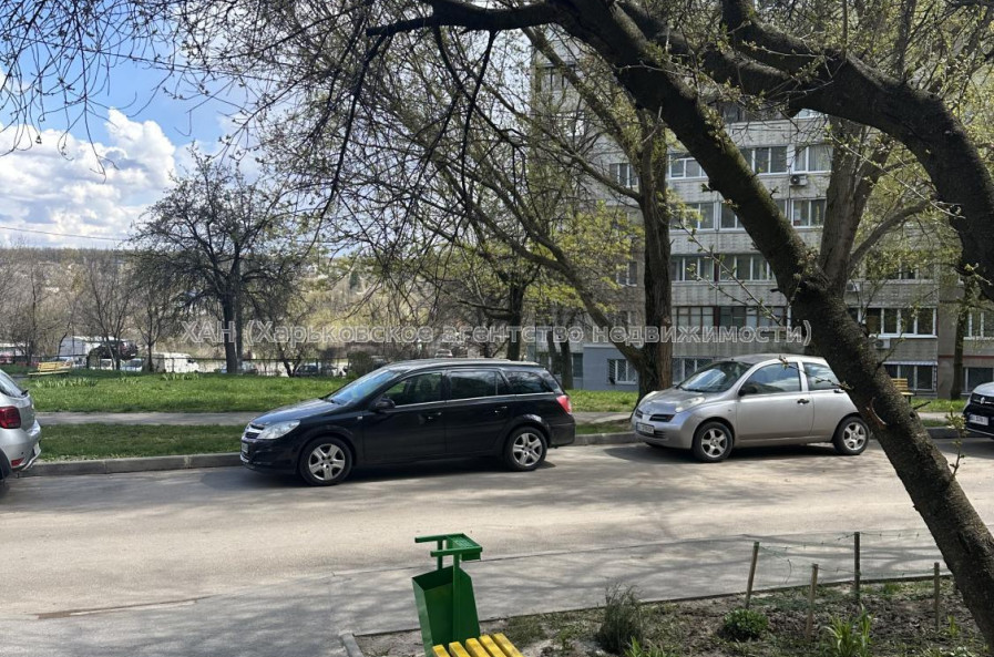 Продам квартиру, Ахсарова Энвера ул. , 17 , 2 кім., 52 м², частичный ремонт 