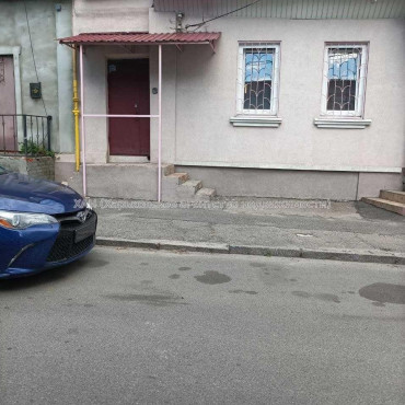 Продам квартиру, Кузнечная ул. , 3 кім., 60 м², капитальный ремонт 