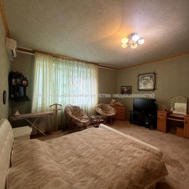 Продам квартиру, Фанинский пер. , 3В , 2 кім., 50 м², косметический ремонт 
