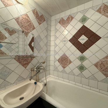 Продам квартиру, Шариковая ул. , 3 кім., 78 м², косметический ремонт 