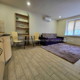 Продам квартиру, Космическая ул. , 2 кім., 31.40 м², капитальный ремонт