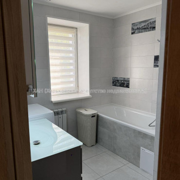 Продам квартиру, Шишковская ул. , 3 кім., 85 м², капитальный ремонт 