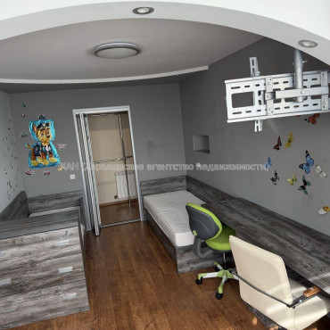 Продам квартиру, Шишковская ул. , 3 кім., 85 м², капитальный ремонт 