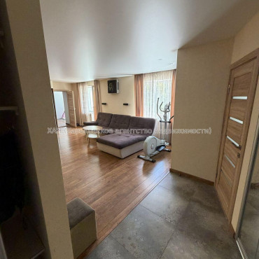 Продам квартиру, Шишковская ул. , 3 кім., 85 м², капитальный ремонт 