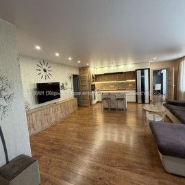 Продам квартиру, Шишковская ул. , 3 кім., 85 м², капитальный ремонт
