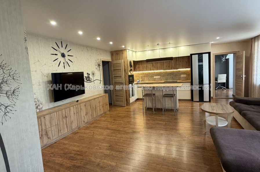 Продам квартиру, Шишковская ул. , 3 кім., 85 м², капитальный ремонт 