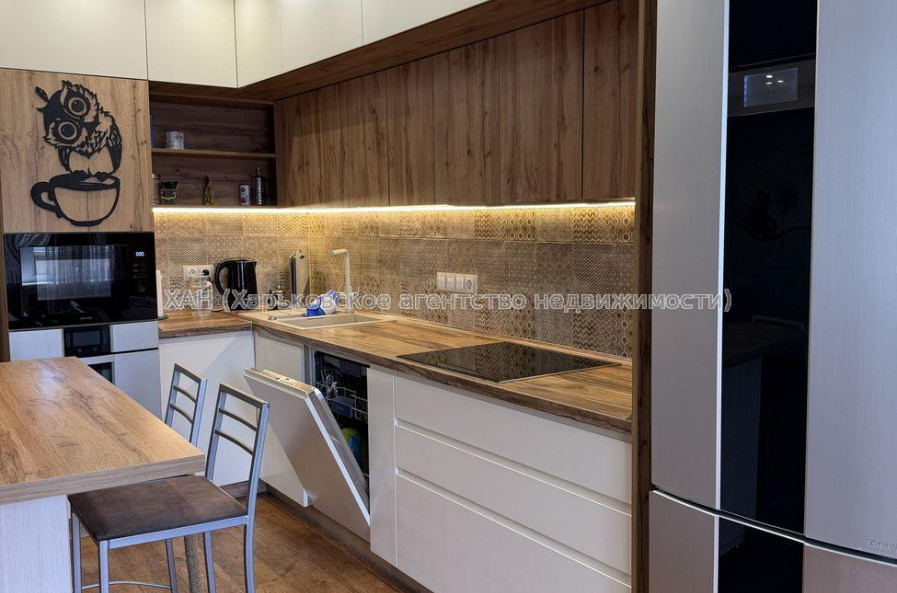 Продам квартиру, Шишковская ул. , 3 кім., 85 м², капитальный ремонт 