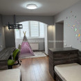 Продам квартиру, Шишковская ул. , 3 кім., 85 м², капитальный ремонт 