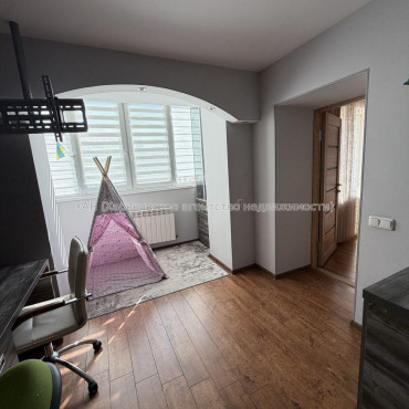 Продам квартиру, Шишковская ул. , 3 кім., 85 м², капитальный ремонт 