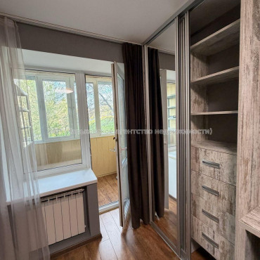 Продам квартиру, Шишковская ул. , 3 кім., 85 м², капитальный ремонт 