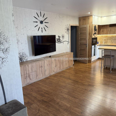 Продам квартиру, Шишковская ул. , 3 кім., 85 м², капитальный ремонт 