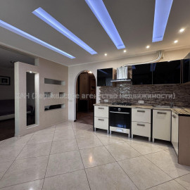 Продам квартиру, Соборности Украины ул. , 2  ком., 58.90 м², евроремонт