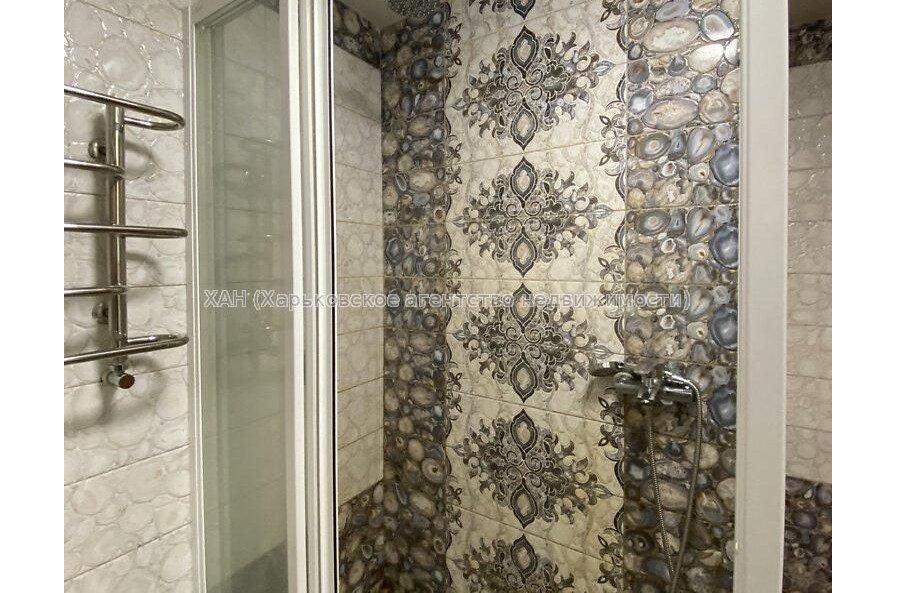 Продам квартиру, Александра Олеся ул. , 2 кім., 43.90 м², капитальный ремонт 