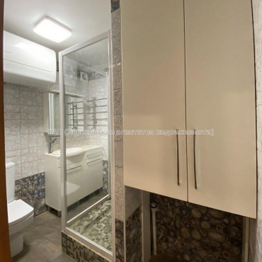 Продам квартиру, Александра Олеся ул. , 2 кім., 43.90 м², капитальный ремонт 