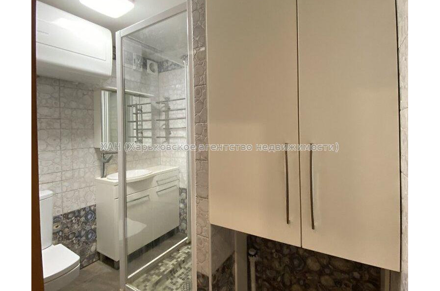 Продам квартиру, Александра Олеся ул. , 2 кім., 43.90 м², капитальный ремонт 