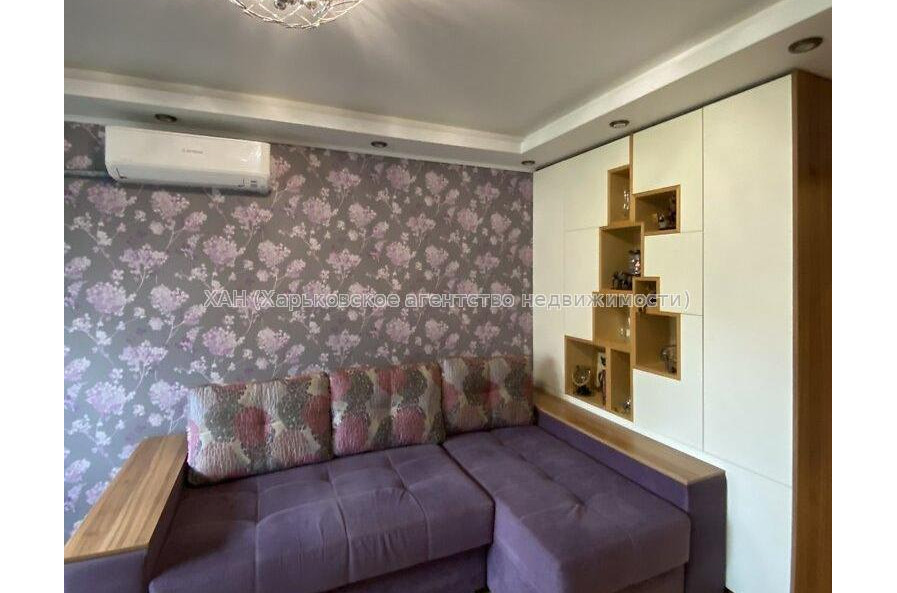 Продам квартиру, Александра Олеся ул. , 2 кім., 43.90 м², капитальный ремонт 