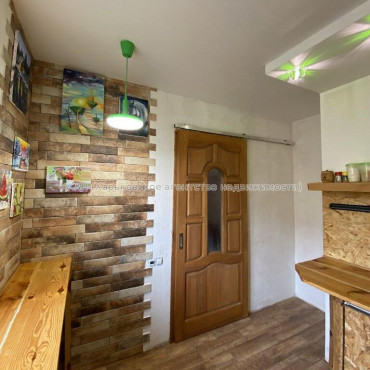 Продам квартиру, Александра Олеся ул. , 2 кім., 43.90 м², капитальный ремонт 