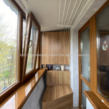 Продам квартиру, Александра Олеся ул. , 2 кім., 43.90 м², капитальный ремонт 