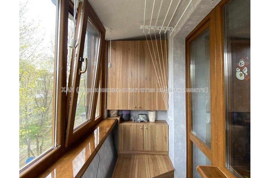 Продам квартиру, Александра Олеся ул. , 2 кім., 43.90 м², капитальный ремонт 