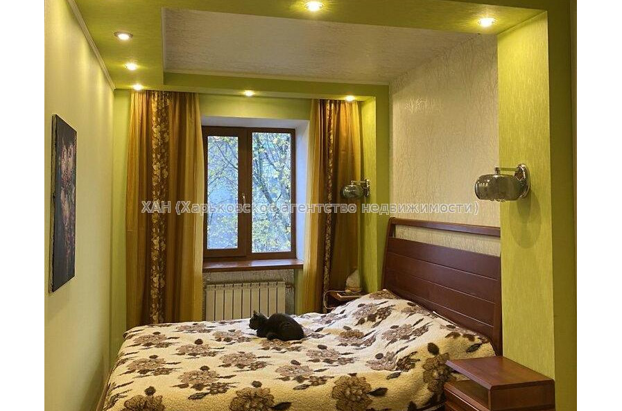 Продам квартиру, Александра Олеся ул. , 2 кім., 43.90 м², капитальный ремонт 