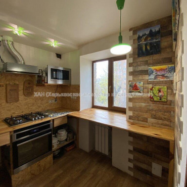 Продам квартиру, Александра Олеся ул. , 2 кім., 43.90 м², капитальный ремонт 
