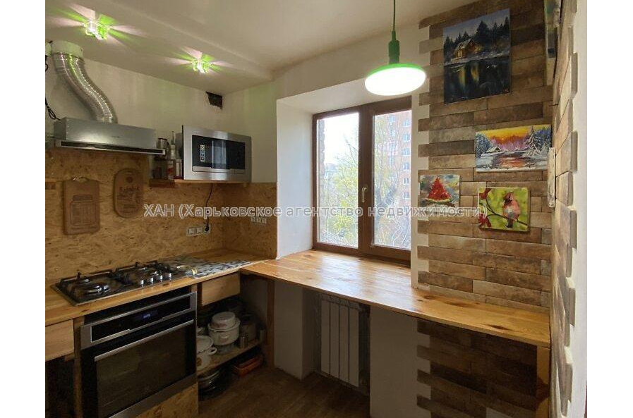 Продам квартиру, Александра Олеся ул. , 2 кім., 43.90 м², капитальный ремонт 