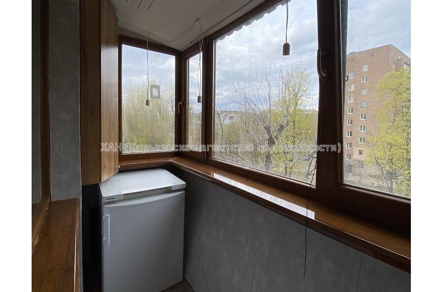 Продам квартиру, Александра Олеся ул. , 2 кім., 43.90 м², капитальный ремонт 