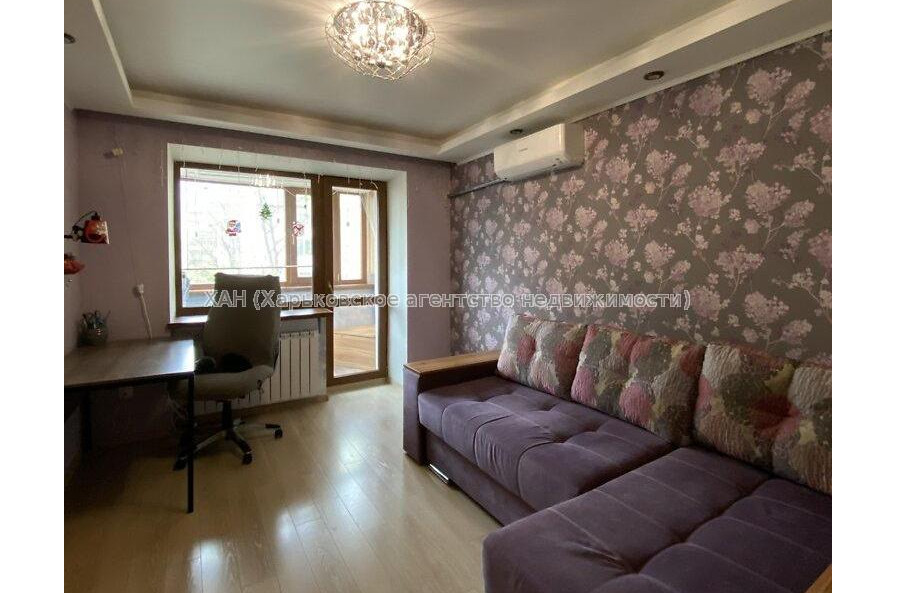 Продам квартиру, Александра Олеся ул. , 2 кім., 43.90 м², капитальный ремонт 