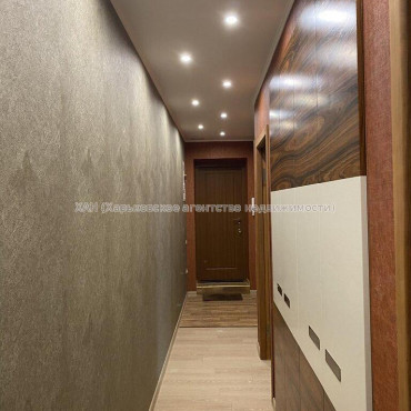 Продам квартиру, Александра Олеся ул. , 2 кім., 43.90 м², капитальный ремонт 