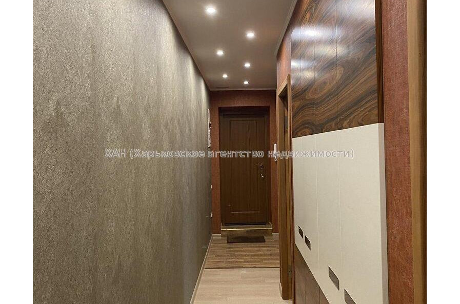 Продам квартиру, Александра Олеся ул. , 2 кім., 43.90 м², капитальный ремонт 