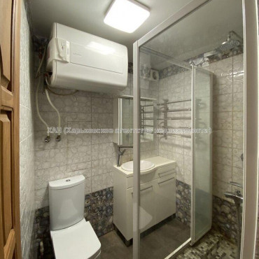 Продам квартиру, Александра Олеся ул. , 2 кім., 43.90 м², капитальный ремонт 