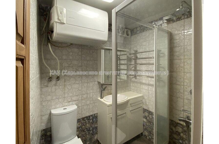 Продам квартиру, Александра Олеся ул. , 2 кім., 43.90 м², капитальный ремонт 