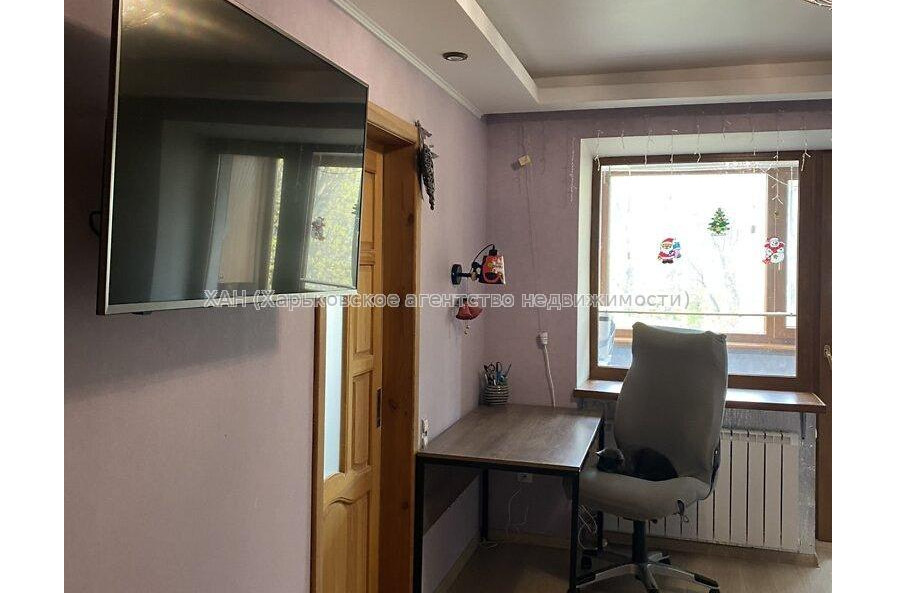 Продам квартиру, Александра Олеся ул. , 2 кім., 43.90 м², капитальный ремонт 